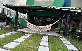 Linda casa frente mar pé na areia praia Flamengo